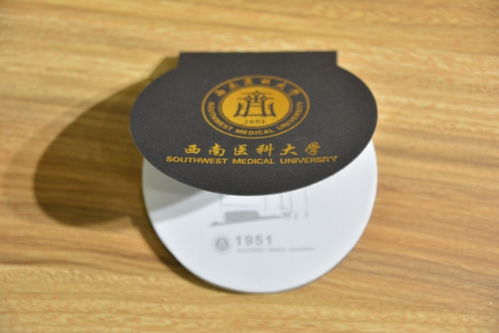 關(guān)注 新鮮出爐的西南醫(yī)大 文創(chuàng) 產(chǎn)品,你值得擁有